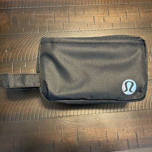 Lululemon travel makeup athletic bag